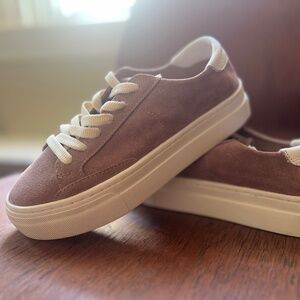 KIDS 3.5 SOLUDOS SUEDE PLATFORM SNEAKERS BRAND NEW